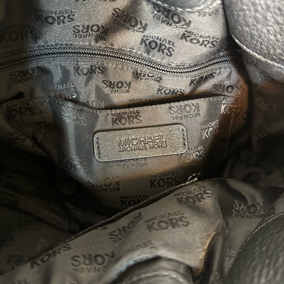 MK Michael Kors Nicole large bucket bag pebbled black leathered brass hardware - Picture 6 of 8